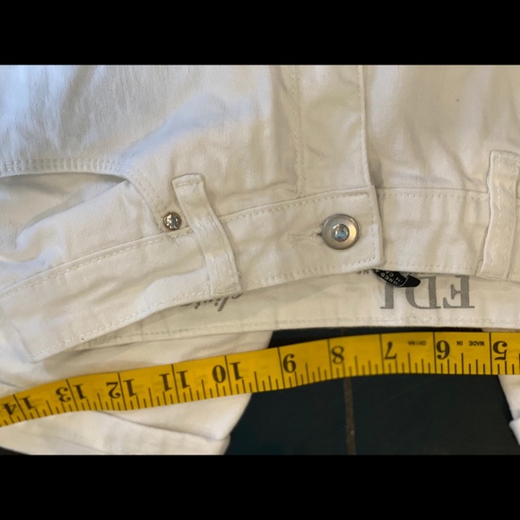 New! French Dressing White Jeans Capris - Picture 9 of 10